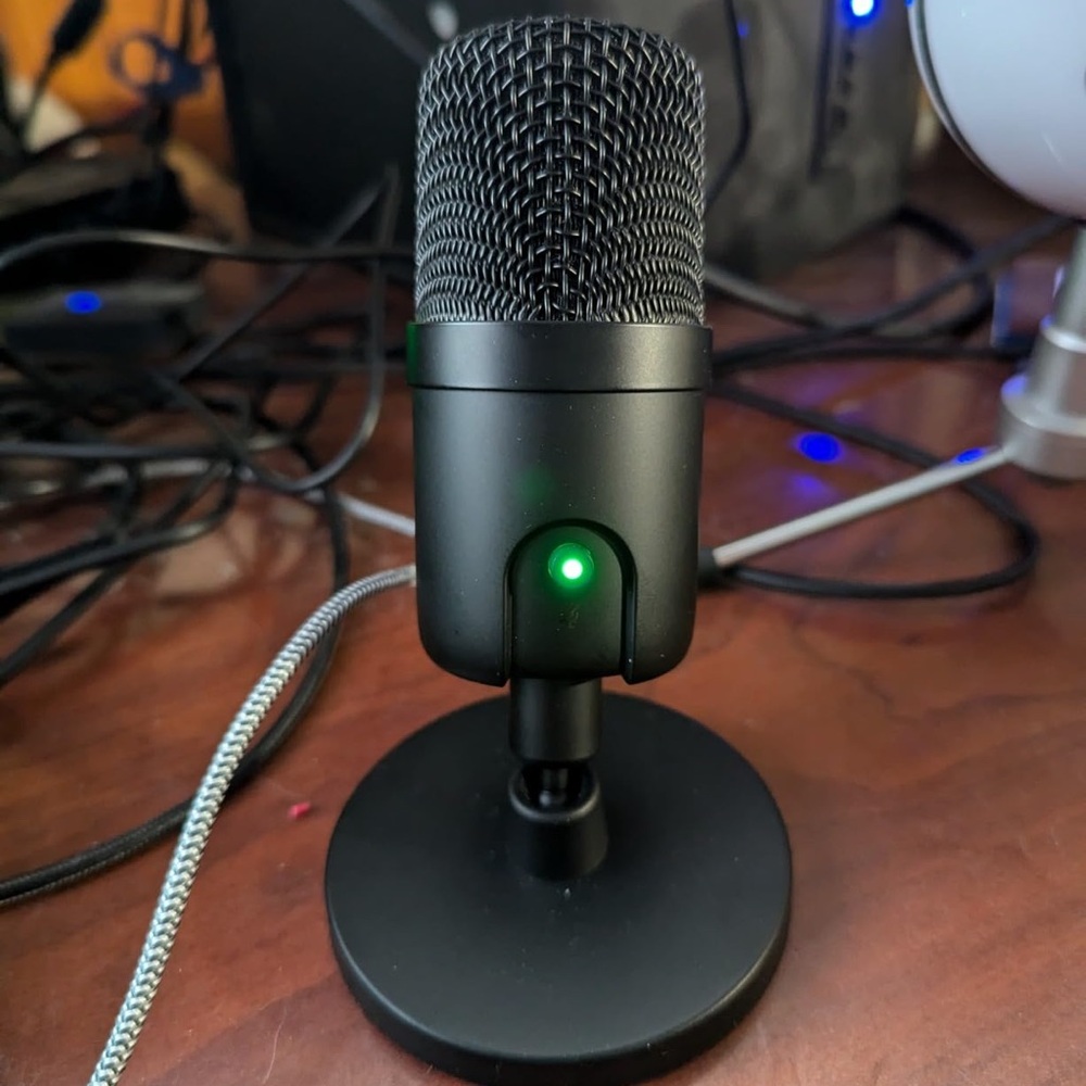 Amazon Basics USB Condenser Microphone for Streaming, Recording, and Podcasting